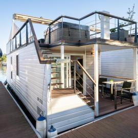 Lovely HouseBoat Apartment Portorose