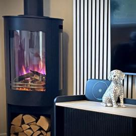 Luxury modern home log fire & outdoor living