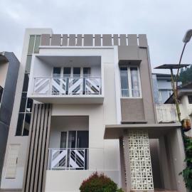 Villa Gamelas Kusuma Pinus Batu, hotel i Batu