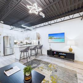 Modern Loft near Port, Beach, & Dining -Unit 201