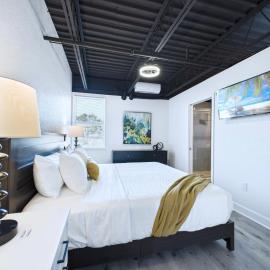 Minutes to Port! Loft Near Dining & Fun -Unit 207