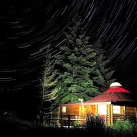 Unique Yurt Rental with a Hot Tub in White Salmon, Washington – hotel w mieście White Salmon