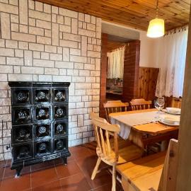Cosy house Na Robu، فندق في Grgar