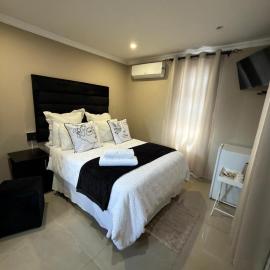 Themba's guesthouse, hotel in Pongola