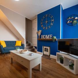 Whole Town House - Town centre!