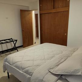 Apartamento Remodelado y Equipado con 2 Habitaciones ubicado en la mejor zona del Centro de Caracas cerca del Centro Comercial Sambil Candelaria con Ascensor Operativo y Suministro de Agua
