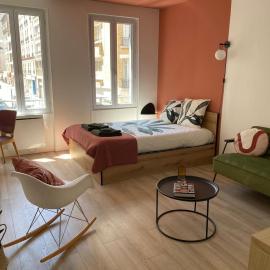 Le studio parisien, hotel in Clichy
