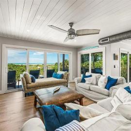 A Tide that Binds Us By Beachside Management, hotel in Siesta Key