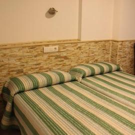 Hostal Valle del Iregua, hotel in Albelda de Iregua