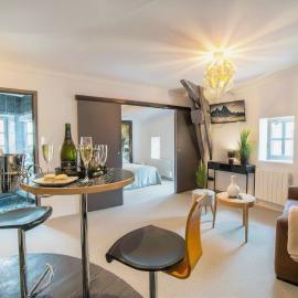 Appart'Hotel Premium Le Roitelet - Parking Privé & Entrée Autonome、Tullinsのホテル