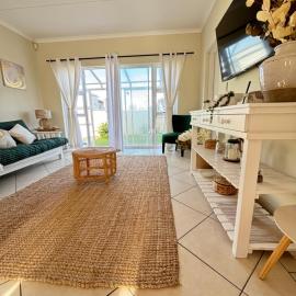 Spacious Entire Townhouse near Muizenberg Beach