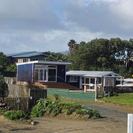 Kiwi Bach - Beachfront & Sunsets