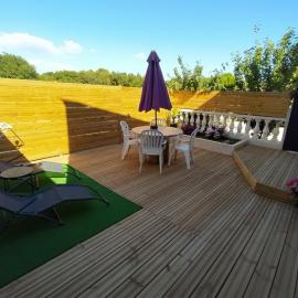 Studio cosy avec terrasse โรงแรมในRians