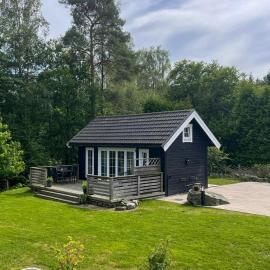 Mini House With Sandy Beach And Sauna, хотел в Olofstorp