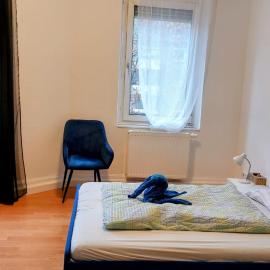 Eastside - Privatzimmer in geteilter Wohnung mit Gemeinschaftsbad, hotell i Stuttgart
