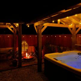 Hot tub Retreat In The Valley's Of South Wales – hotel w mieście Abertillery