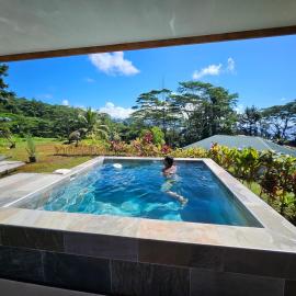 Revatua Lodge Puuru - Piscine privée et Petit-déjeuner inclus, hotell i Niumaa