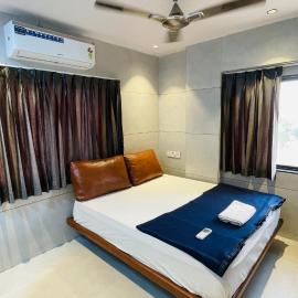Hotel Laa'more, hotel in Surat