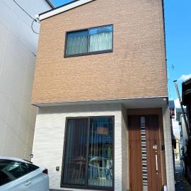 一軒家貸切尾道観光 JR松永駅徒歩1分MAX6人 Cozy Entire House Great for Onomichi Sightseeing! 1-Min Walk from JR Matsunaga Station, Free Parking, Sleeps up to 6 Guests – hotel w mieście Fukuyama