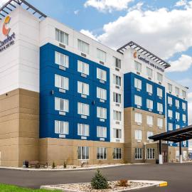 Comfort Inn & Suites, хотел в Северен Батълфорд