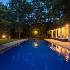 StayVista at Villa Nimaya with Lawn & Pool, hotel in Saligao
