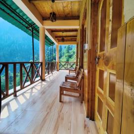 Yolo Hostel and Stays Sojha, hotel in Shoja