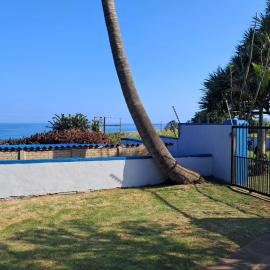 Sea Lions Den Backpackers, מלון באומקומאס
