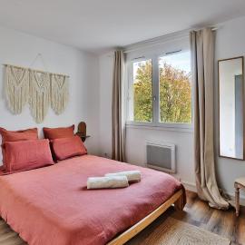 Chaleureux T2 à 15 min de Lyon, hotel in Villeurbanne
