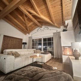 Penthouse Kaprun Mountain resort A24 by Alpinresort Kaprun, hotel in Kaprun