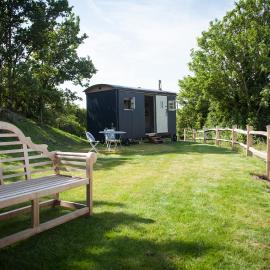 Cobbe Place Farm Shepherds Hut, hotel in Beddingham