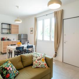 MagliaNeraApartment, hotel v destinaci Quartu SantʼElena