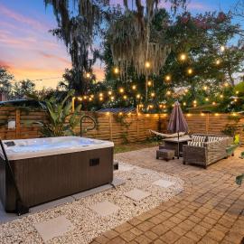 Boho Suite l Hot Tub l Walk to the Amp l Dogs OK, hotel i Saint Augustine