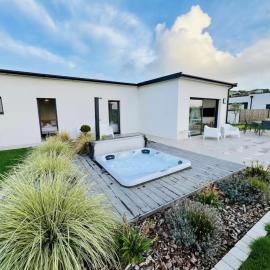 Villa 6 people, Spa and Sea View, hotel in Carantec