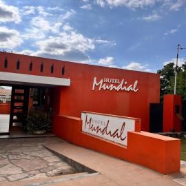 Hotel Mundial – hotel w mieście Merlo