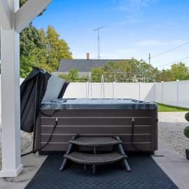Hot Tub Fire Pit Point Beach & Neshotah Beach, hotel din Two Rivers