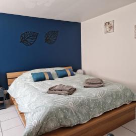 Maison 3 personnes entre lac et forêt, Hotel in Léry