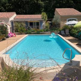 Les Hauts d'Eyragues gîte Aigue Marine Meublé classé 4 étoiles