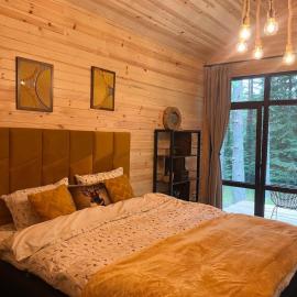 Zarevo Glamping Forest Houses, hotell sihtkohas Skobelevo