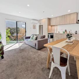 Stylish 2-Bedroom Home with Back Yard