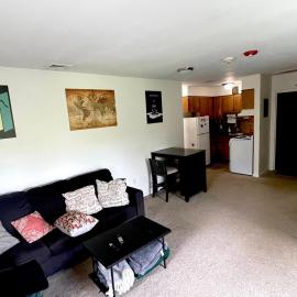 Cozy One-Bedroom Retreat in the Heart of Smithtown, Hotel in Smithtown