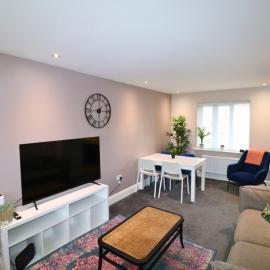 Private Parking - Two Bedroom Home Andover – hotel w mieście Andover