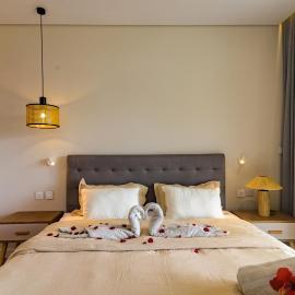 Amaris Beachfront Residence by Oceanaxe Holidays, hotel in Petite Case Noyale