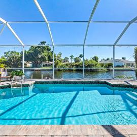 Blue Abaco - Beautiful Waterfront House, hotel sa Cape Coral