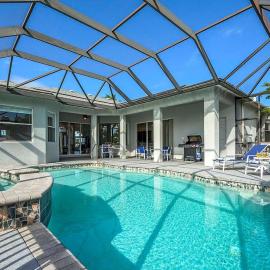 Blue Seas- Luxurious Home-Perfect for two families