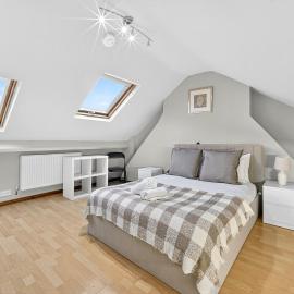 Spacious 5BR Home in Cardiff Bay with Office Area, hotel in Cardiff