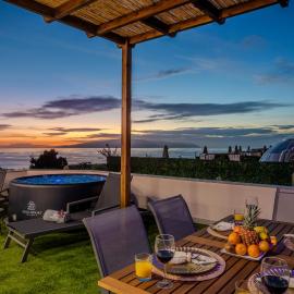Apartamento de Lujo con Jacuzzi Privado, Piscina y Vistas al Mar, hotel in Guía de Isora
