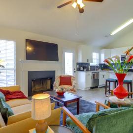2 Mi to Town: Fully Equipped Georgia Home w/ Deck!