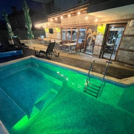 Mineral 56, hotel v mestu Banya