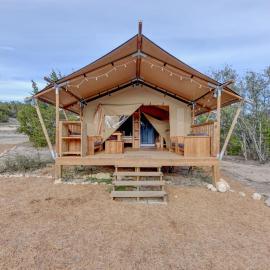 Comfy Glamping at 12 Fires, hotel in Johnson City