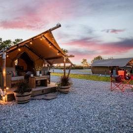 Boutique Camp Escape near Roaring River, viešbutis mieste Cassville